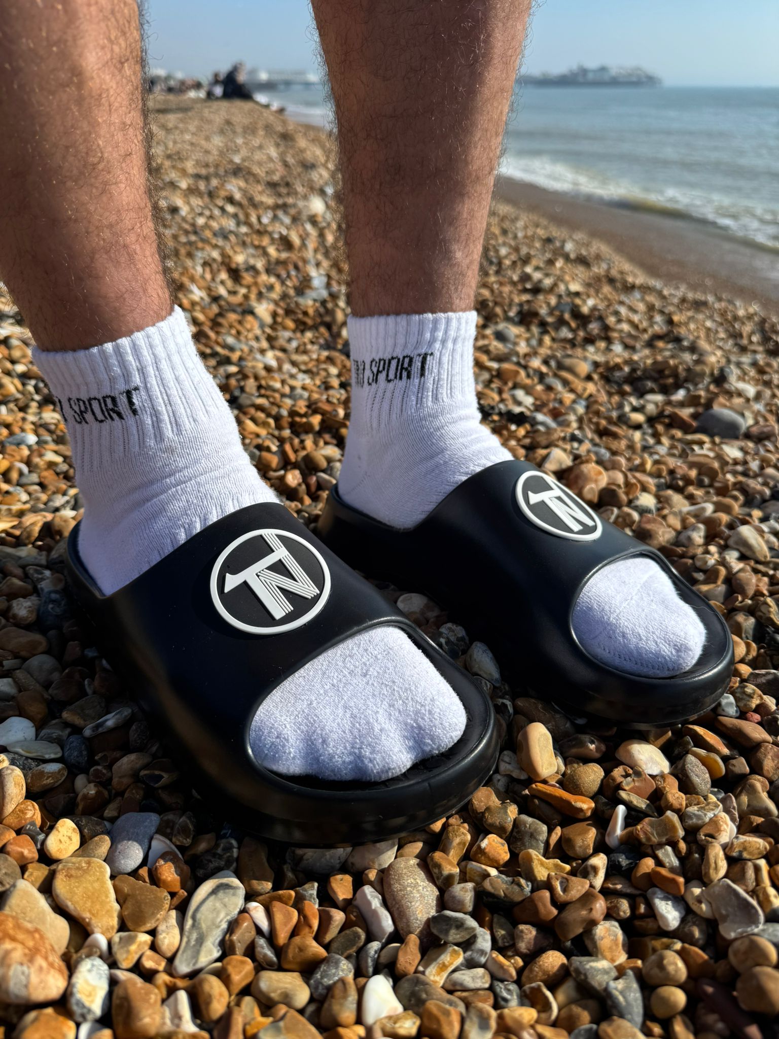 Breeze Sliders - Black / White